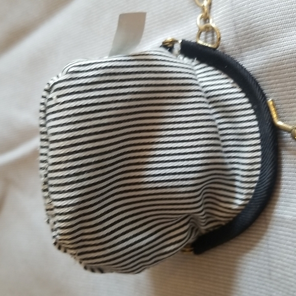 VINTAGE VICTORIA SECRET COIN PURSE -KEY CHAIN CREAME WITH ROSES - Picture 10 of 10